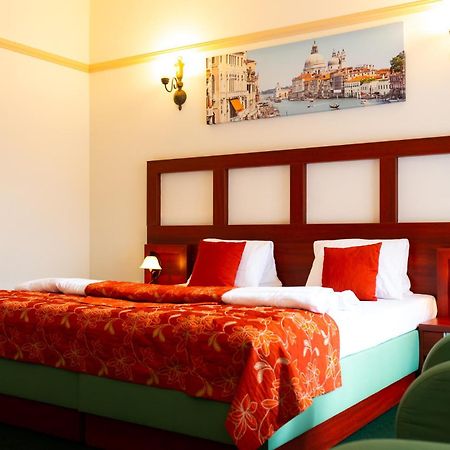 Vivaldi Apartments Микулов Екстериор снимка