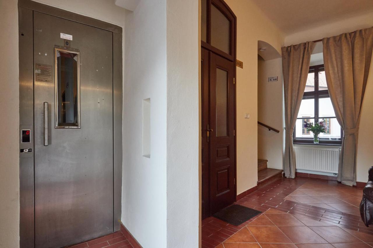 Vivaldi Apartments Микулов Екстериор снимка