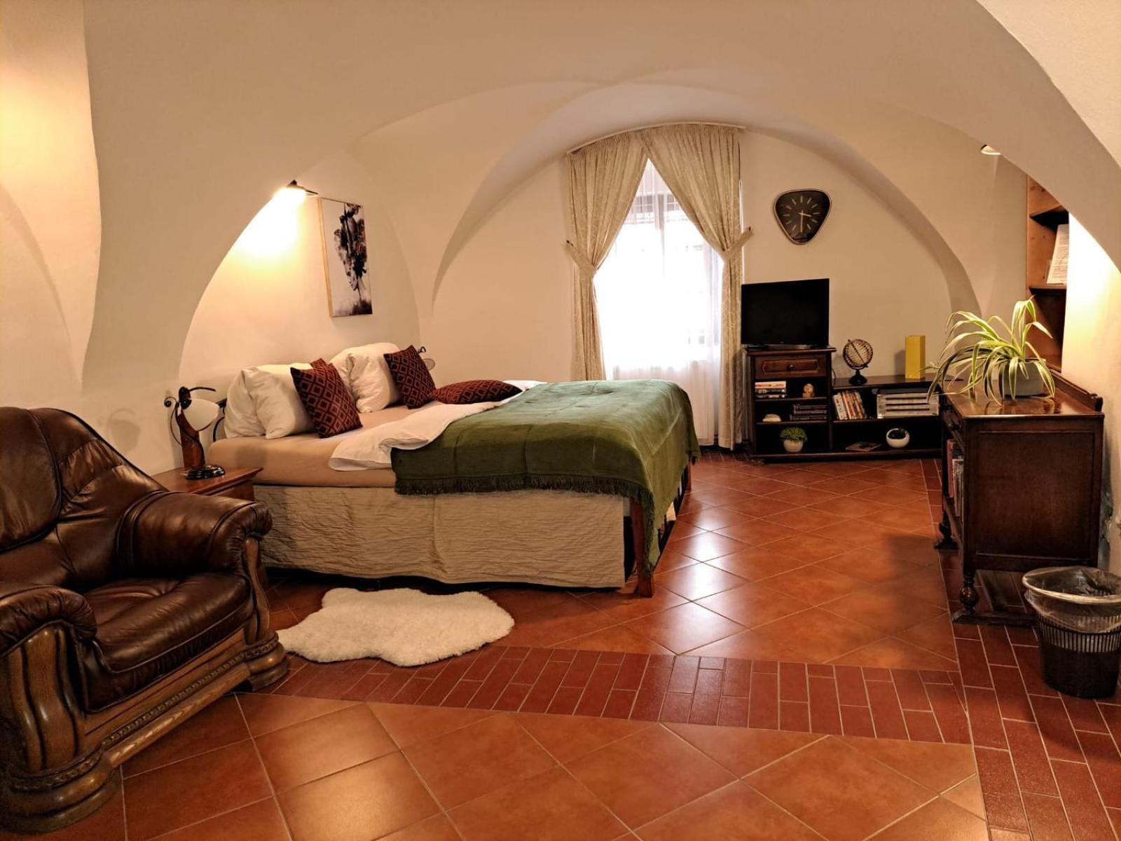 Vivaldi Apartments Микулов Екстериор снимка