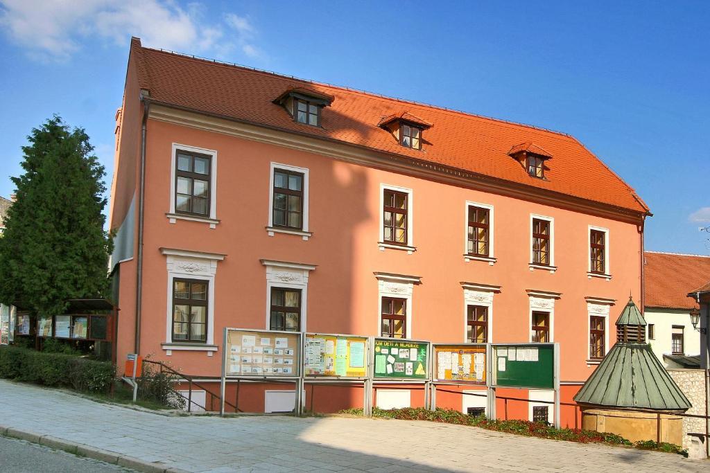 Vivaldi Apartments Микулов Екстериор снимка
